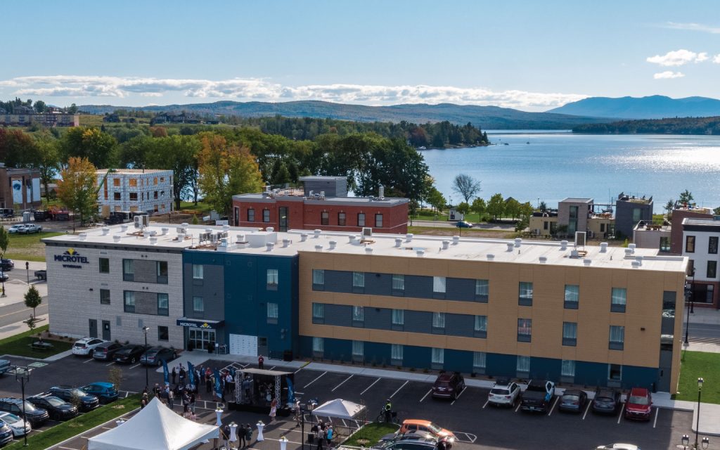 Microtel Lac Mégantic stationement Microtel