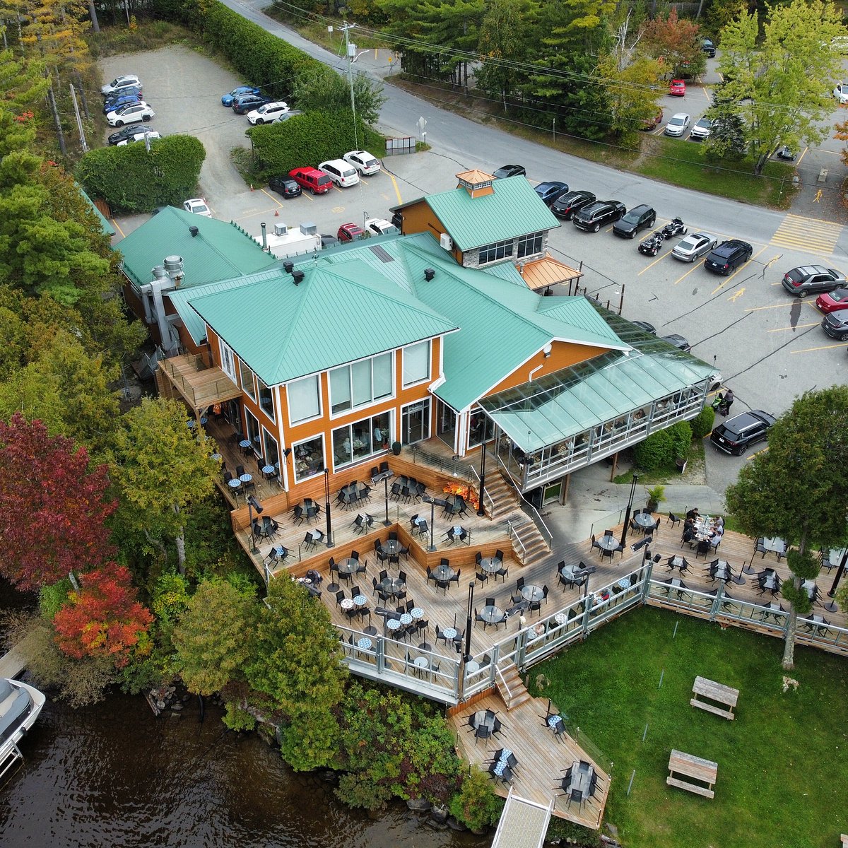 Brasserie-Lac-Brompton main